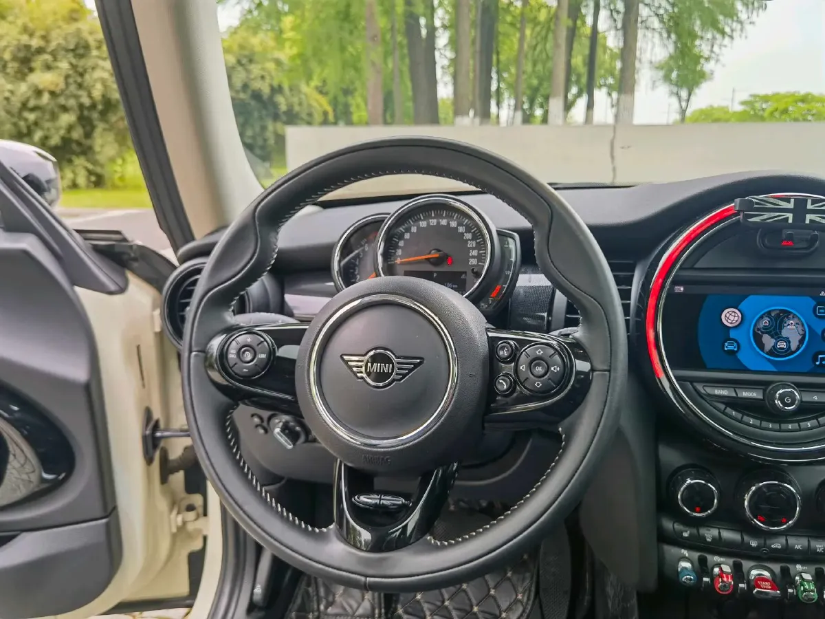 2020 MINI MINI 1.5T 136HP L3 7DCT,autocango,china used car exporter,china ev exporter,chinese used car exporter,chinese used ev exporter