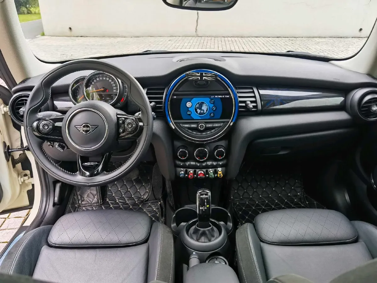 2020 MINI MINI 1.5T 136HP L3 7DCT,autocango,china used car exporter,china ev exporter,chinese used car exporter,chinese used ev exporter