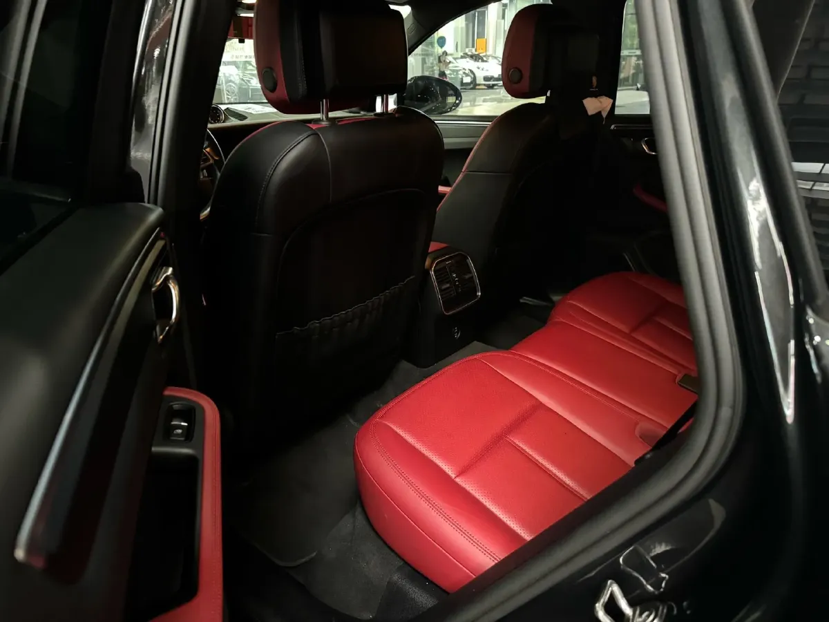 2018 Porsche Macan 2.0T 252HP L4 7DCT,autocango,china used car exporter,china ev exporter,chinese used car exporter,chinese used ev exporter