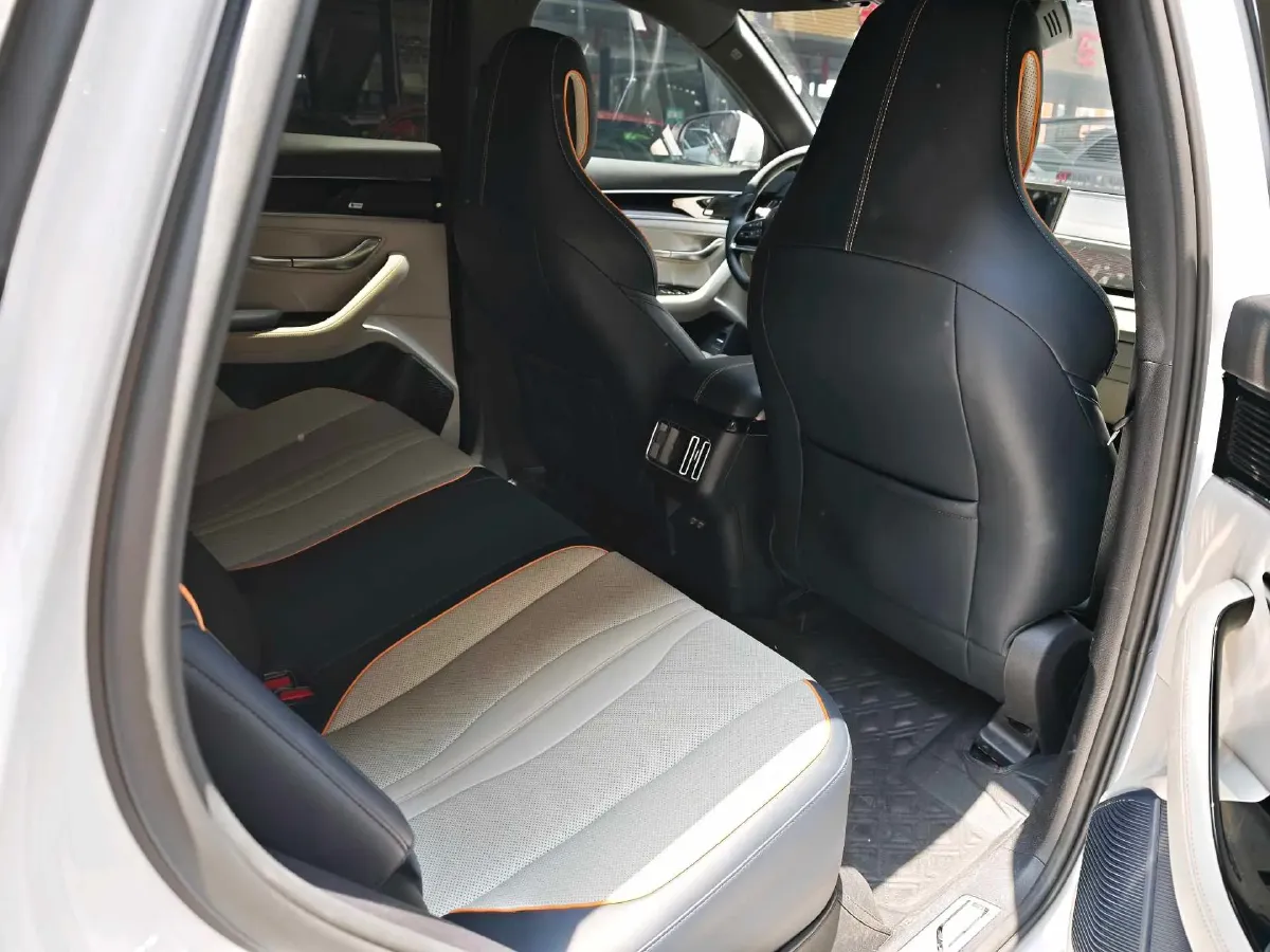 2024 IM L6 BEV 75KWH,autocango,china used car exporter,china ev exporter,chinese used car exporter,chinese used ev exporter