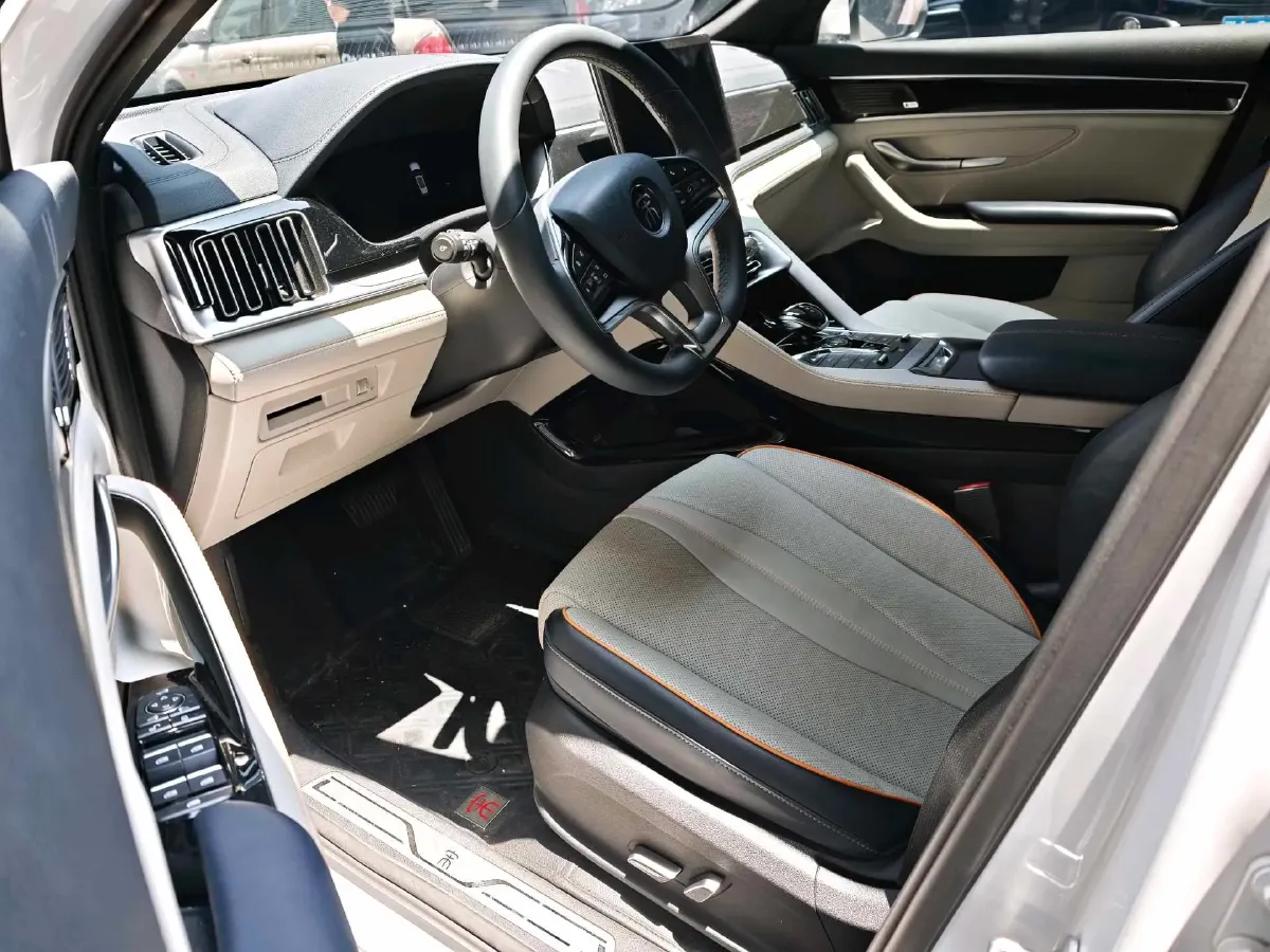 2024 IM L6 BEV 75KWH,autocango,china used car exporter,china ev exporter,chinese used car exporter,chinese used ev exporter