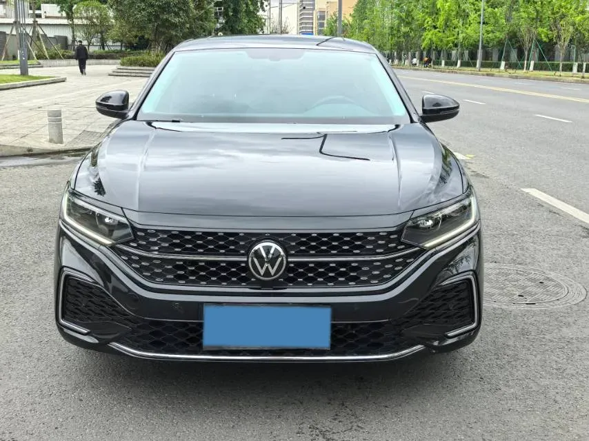 2024 Volkswagen Passat 2.0T 186HP L4 7DCT,autocango,china used car exporter,china ev exporter,chinese used car exporter,chinese used ev exporter