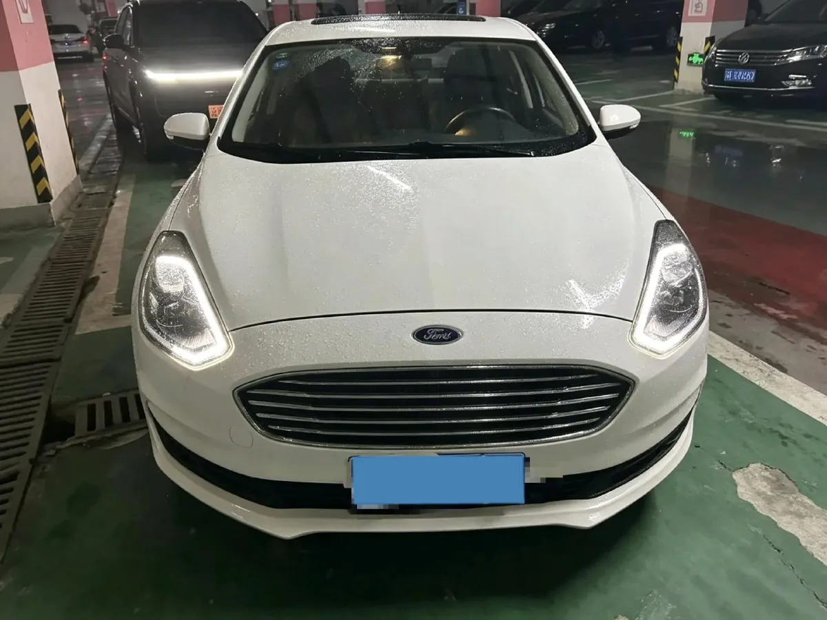 2019 Ford Escort 1.5L 122HP L3 6AT,autocango,china used car exporter,china ev exporter,chinese used car exporter,chinese used ev exporter