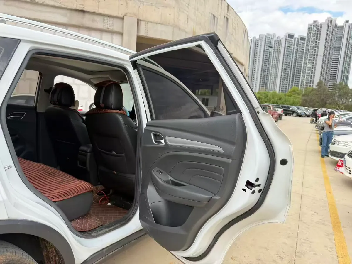 2020 Roewe RX3 1.6L 125HP L4 5MT,autocango,china used car exporter,china ev exporter,chinese used car exporter,chinese used ev exporter