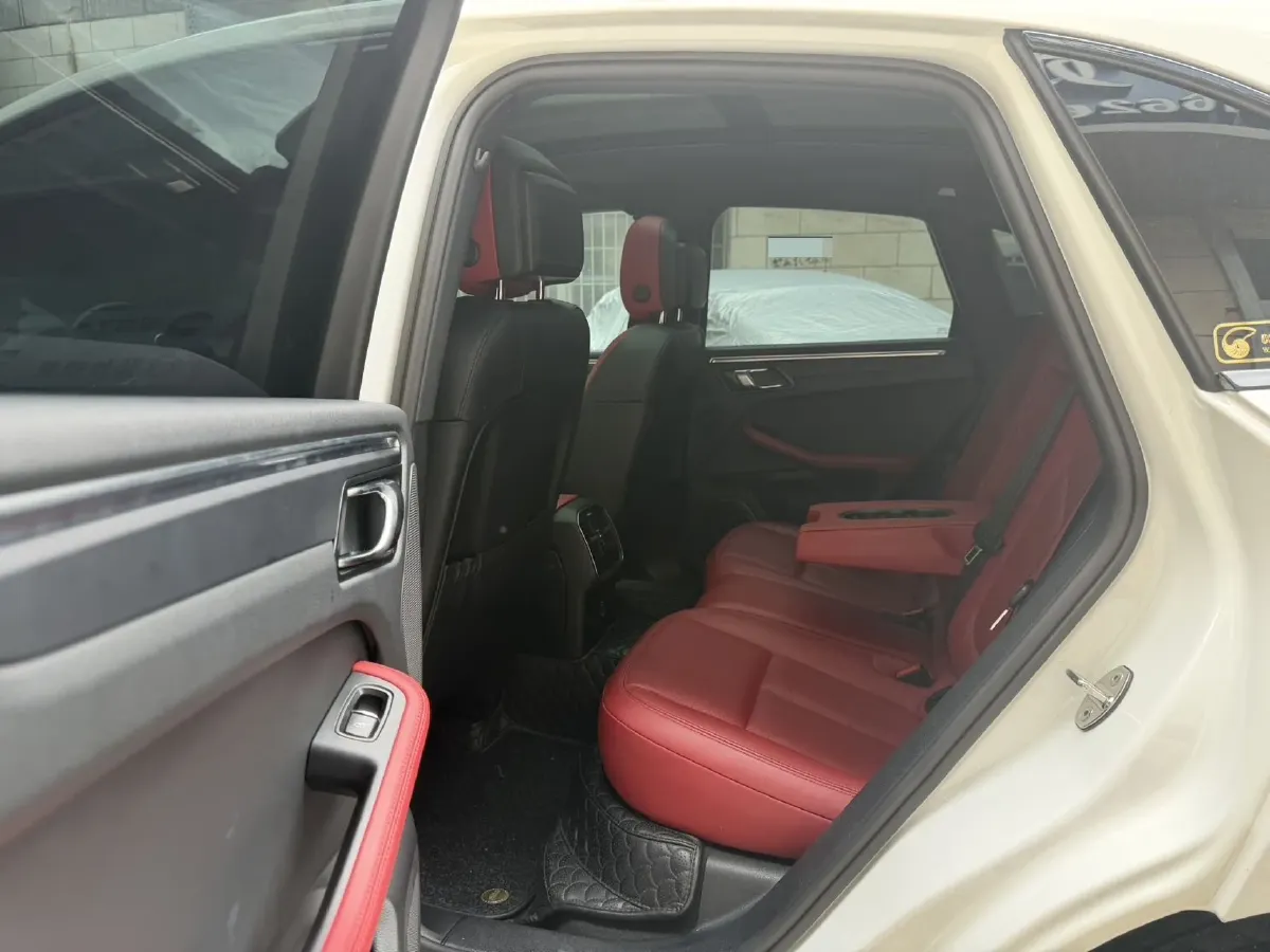 2021 Porsche Macan 2.0T 252HP L4 7DCT,autocango,china used car exporter,china ev exporter,chinese used car exporter,chinese used ev exporter