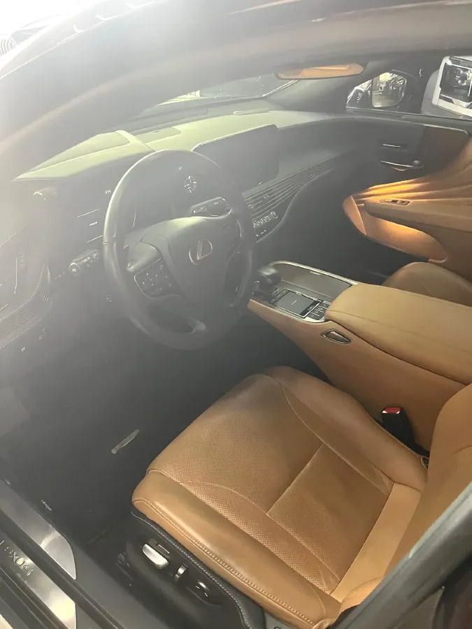 2020 Lexus LS 3.5L 299HP V6 E-CVT Hybrid,autocango,china used car exporter,china ev exporter,chinese used car exporter,chinese used ev exporter