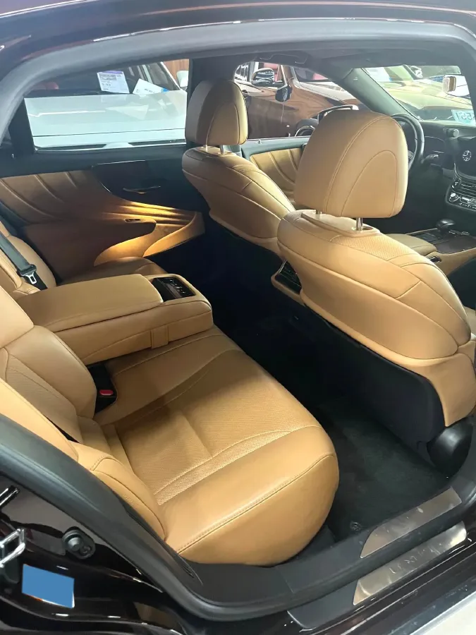 2020 Lexus LS 3.5L 299HP V6 E-CVT Hybrid,autocango,china used car exporter,china ev exporter,chinese used car exporter,chinese used ev exporter