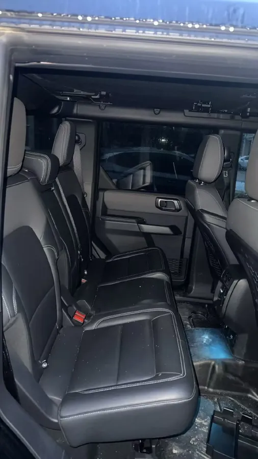 2024 Ford Bronco 2.3T 275HP L4 10AT,autocango,china used car exporter,china ev exporter,chinese used car exporter,chinese used ev exporter