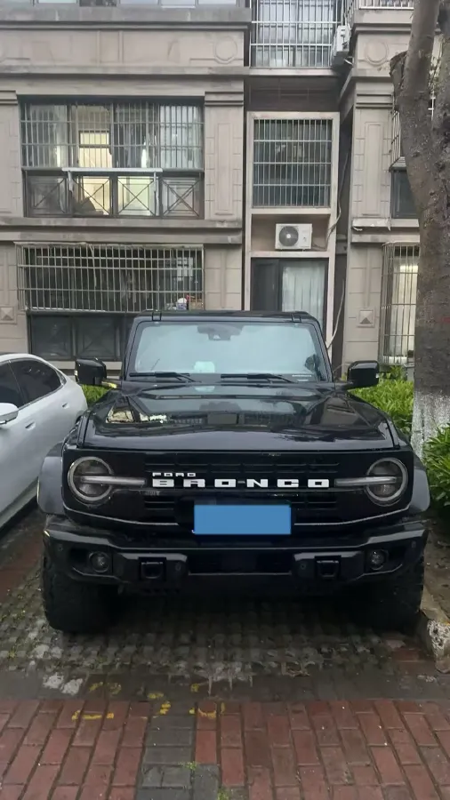 2024 Ford Bronco 2.3T 275HP L4 10AT,autocango,china used car exporter,china ev exporter,chinese used car exporter,chinese used ev exporter