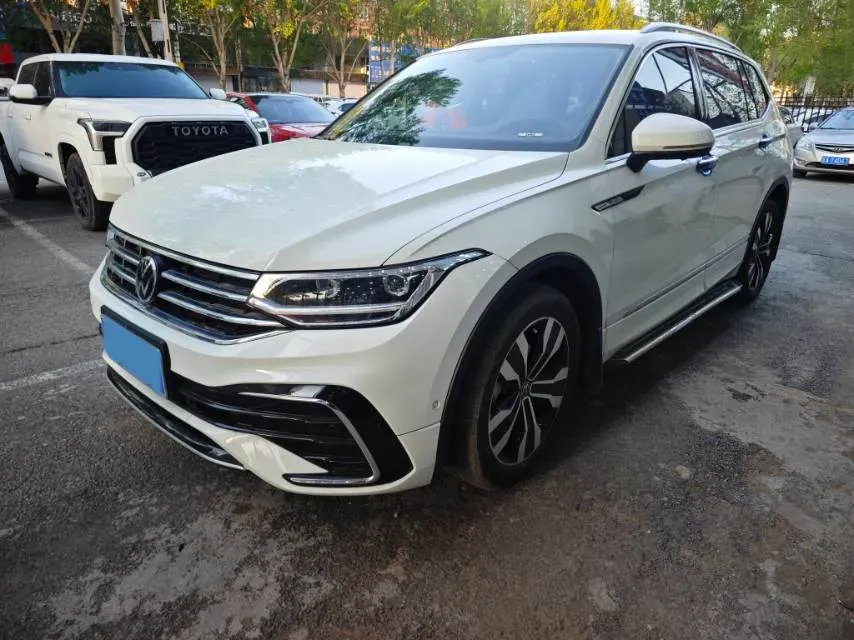 2024 Volkswagen Tiguan L 2.0T 186HP L4 7DCT,autocango,china used car exporter,china ev exporter,chinese used car exporter,chinese used ev exporter