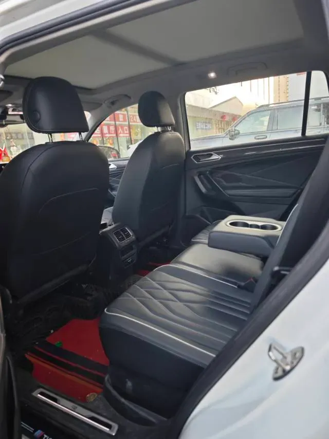 2024 Volkswagen Tiguan L 2.0T 186HP L4 7DCT,autocango,china used car exporter,china ev exporter,chinese used car exporter,chinese used ev exporter