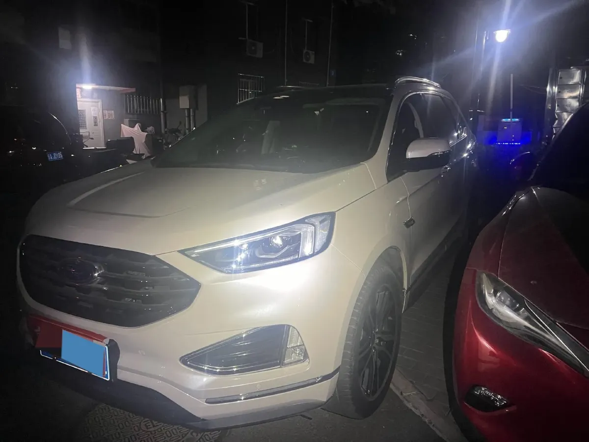 2020 Ford Edge 2.0T 245HP L4 8AT,autocango,china used car exporter,china ev exporter,chinese used car exporter,chinese used ev exporter