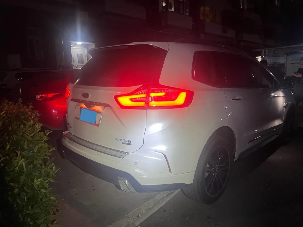 2020 Ford Edge 2.0T 245HP L4 8AT,autocango,china used car exporter,china ev exporter,chinese used car exporter,chinese used ev exporter