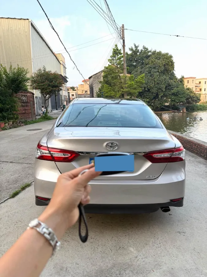 2021 Toyota Camry 2.5L 209HP L4 8AT,autocango,china used car exporter,china ev exporter,chinese used car exporter,chinese used ev exporter