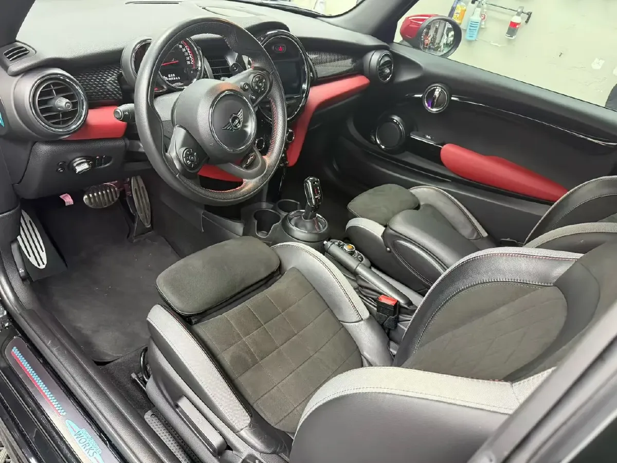 2020 MINI JCW 2.0T 231HP L4 8AT,autocango,china used car exporter,china ev exporter,chinese used car exporter,chinese used ev exporter