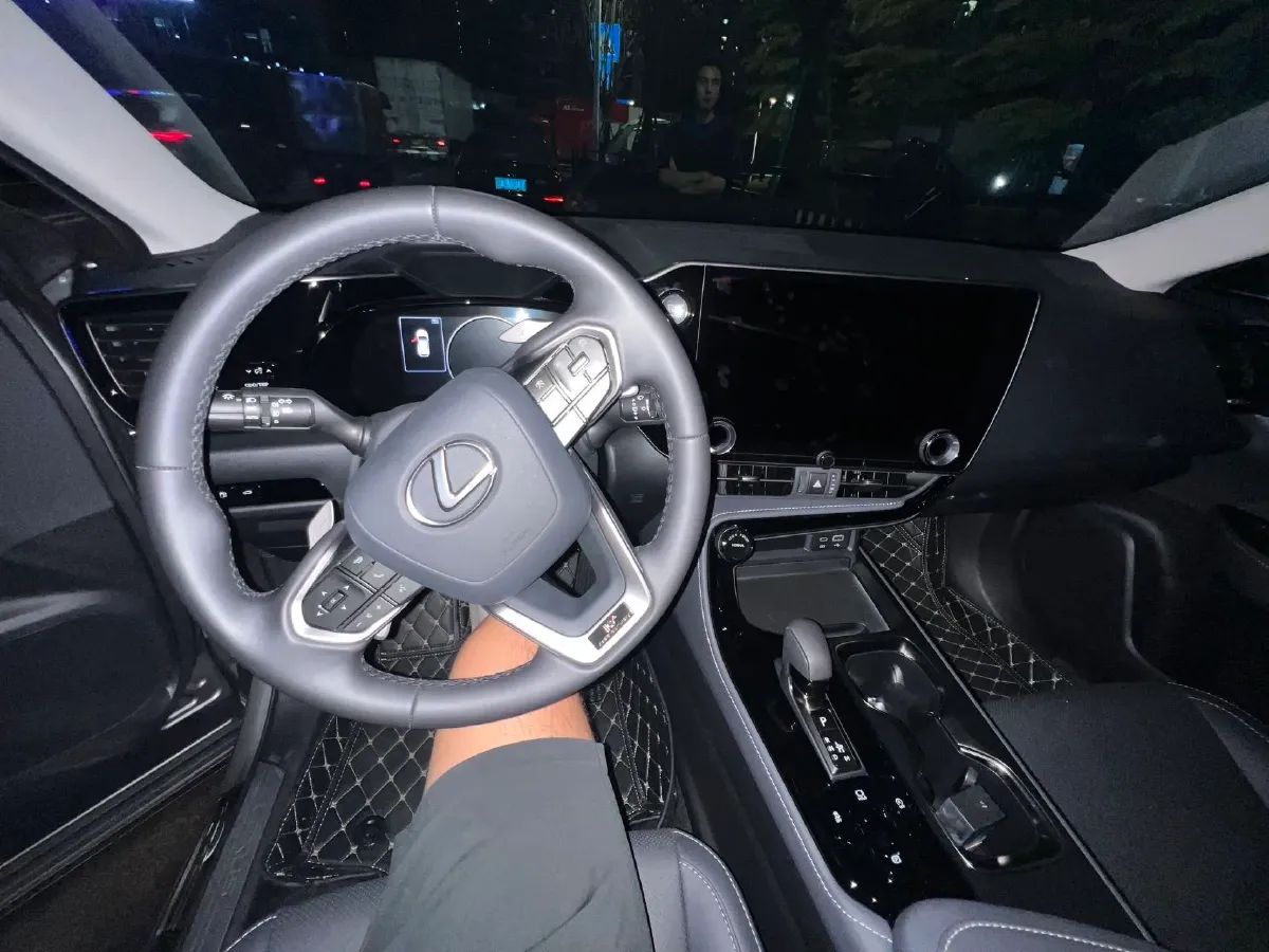 2025 Lexus NX 2.5L 203HP L4 8AT,autocango,china used car exporter,china ev exporter,chinese used car exporter,chinese used ev exporter