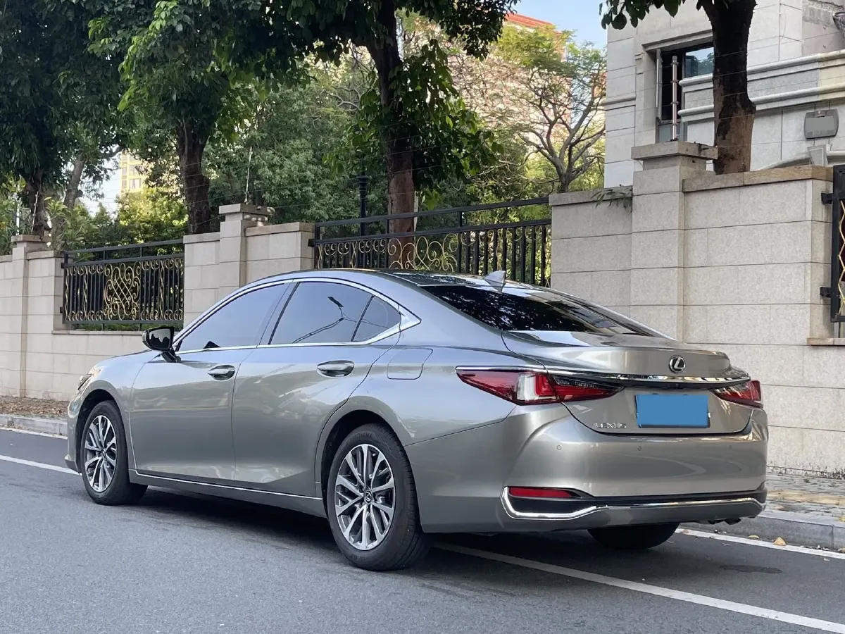 2024 Lexus ES 2.0L 173HP L4 CVT,autocango,china used car exporter,china ev exporter,chinese used car exporter,chinese used ev exporter