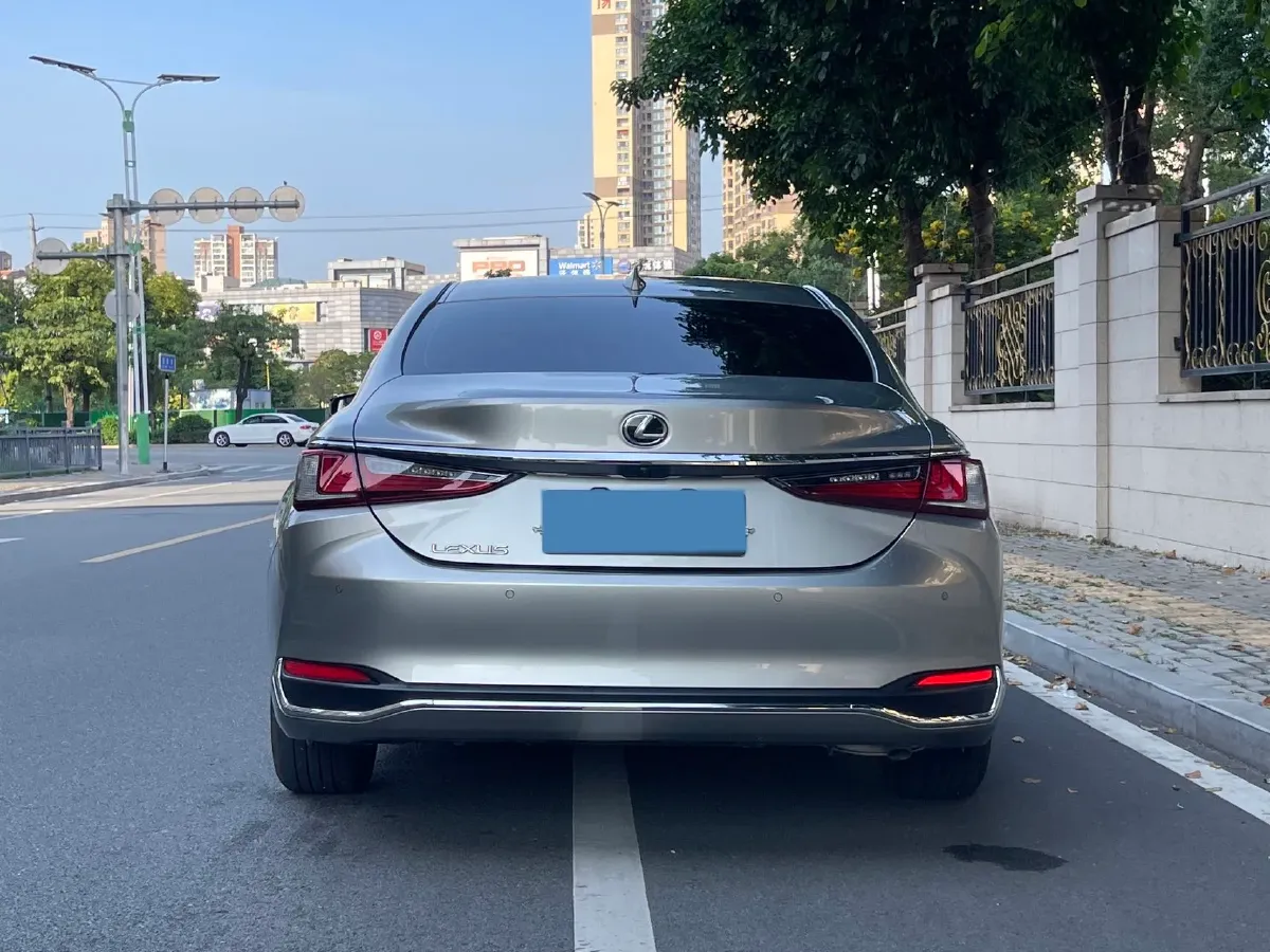 2024 Lexus ES 2.0L 173HP L4 CVT,autocango,china used car exporter,china ev exporter,chinese used car exporter,chinese used ev exporter