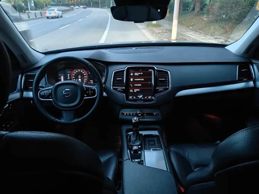 2018 Volvo XC90 2.0T 254HP L4 8AT,autocango,china used car exporter,china ev exporter,chinese used car exporter,chinese used ev exporter