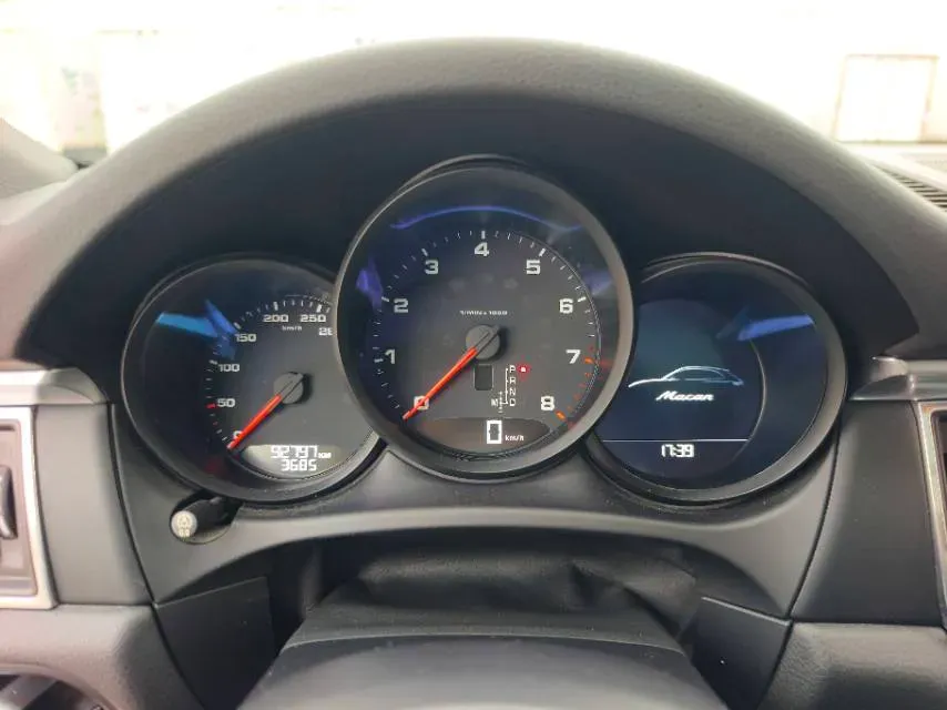 2017 YuTong T7 6.0L 316HP V8 6AT,autocango,china used car exporter,china ev exporter,chinese used car exporter,chinese used ev exporter