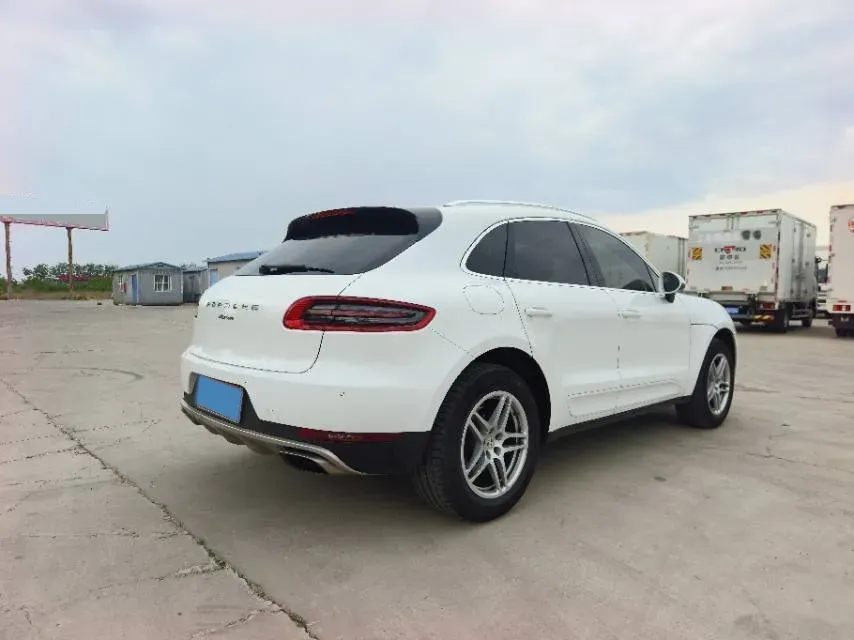 2017 YuTong T7 6.0L 316HP V8 6AT,autocango,china used car exporter,china ev exporter,chinese used car exporter,chinese used ev exporter