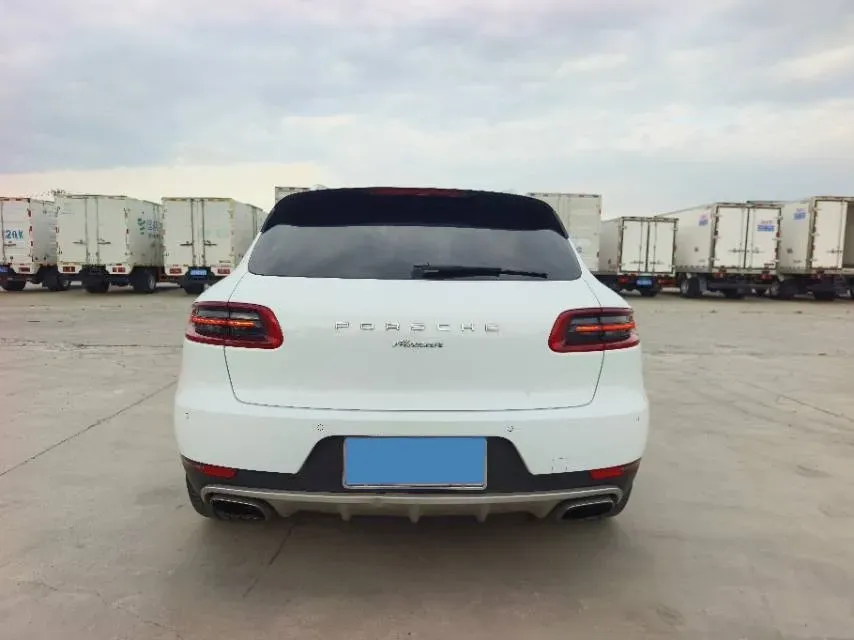 2017 YuTong T7 6.0L 316HP V8 6AT,autocango,china used car exporter,china ev exporter,chinese used car exporter,chinese used ev exporter