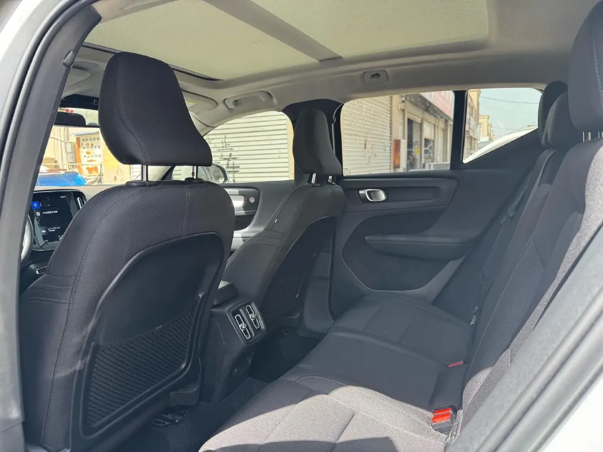 2021 Volvo XC40 2.0T 190HP L4 8AT,autocango,china used car exporter,china ev exporter,chinese used car exporter,chinese used ev exporter