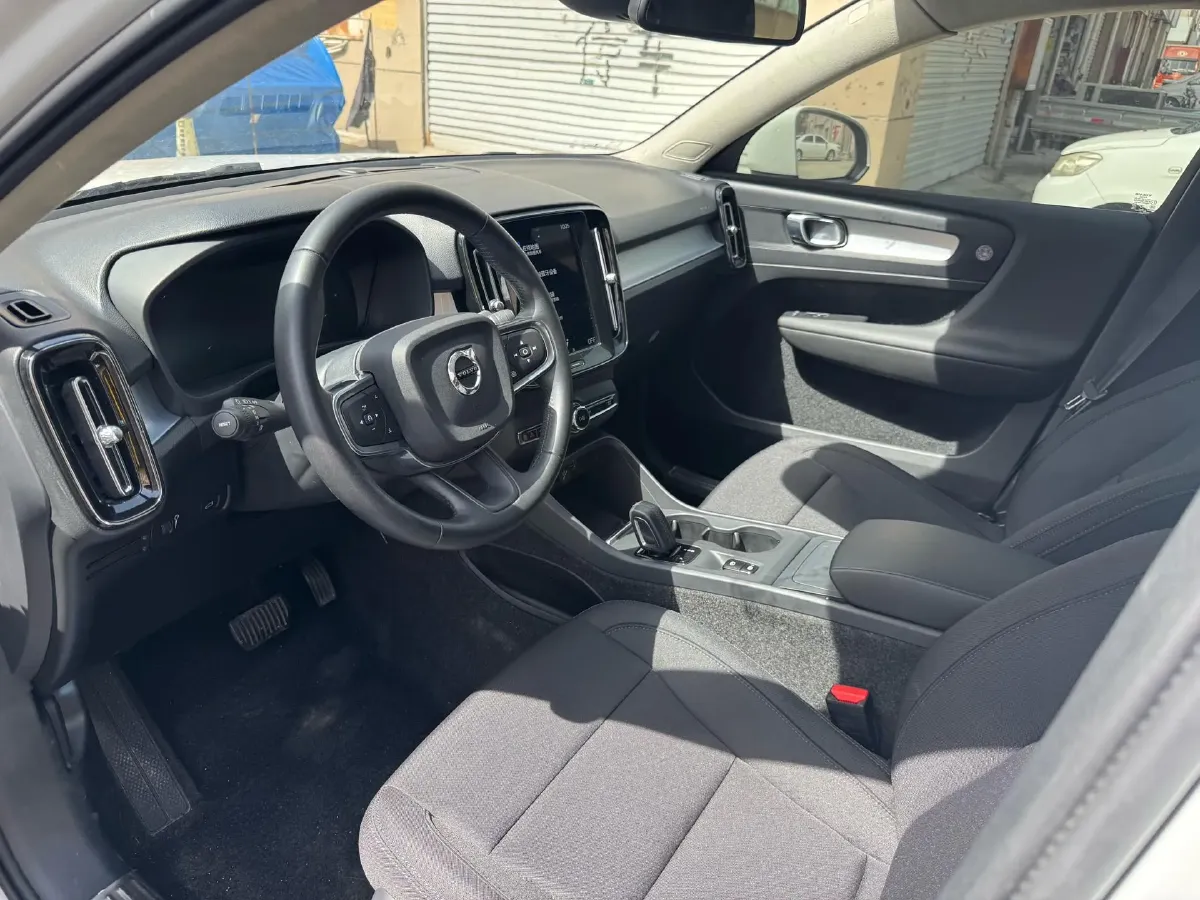 2021 Volvo XC40 2.0T 190HP L4 8AT,autocango,china used car exporter,china ev exporter,chinese used car exporter,chinese used ev exporter