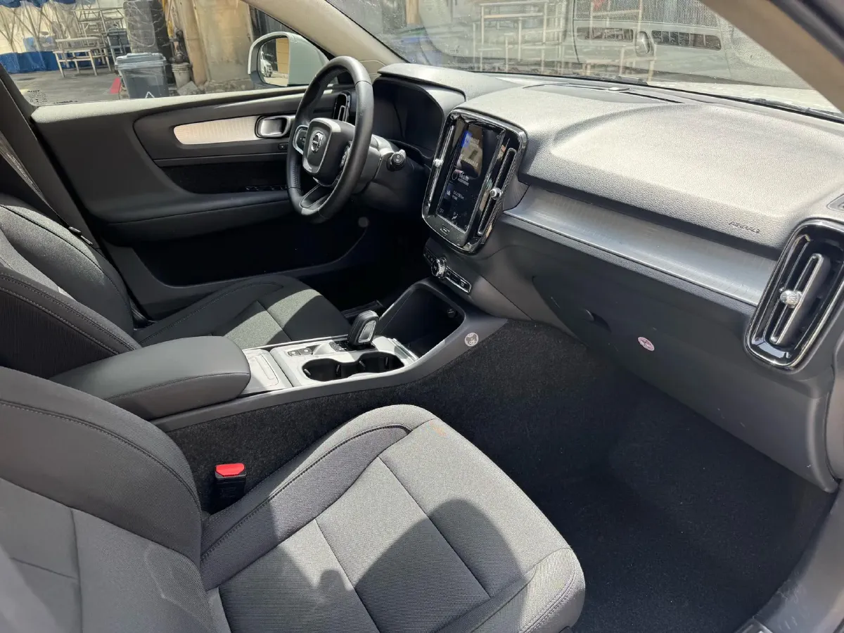 2021 Volvo XC40 2.0T 190HP L4 8AT,autocango,china used car exporter,china ev exporter,chinese used car exporter,chinese used ev exporter