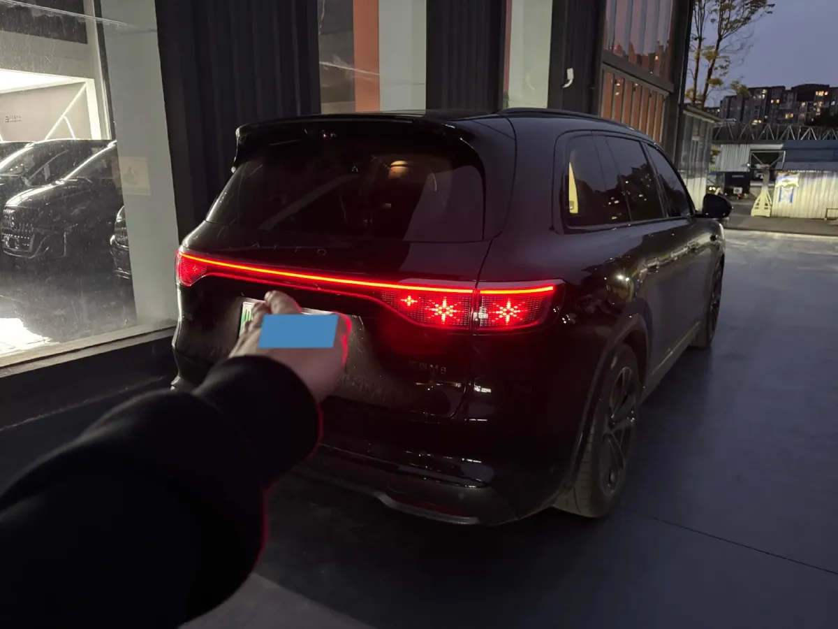 2025 AITO AITO M8 REEV 160HP REEV 53.4KWH,autocango,china used car exporter,china ev exporter,chinese used car exporter,chinese used ev exporter