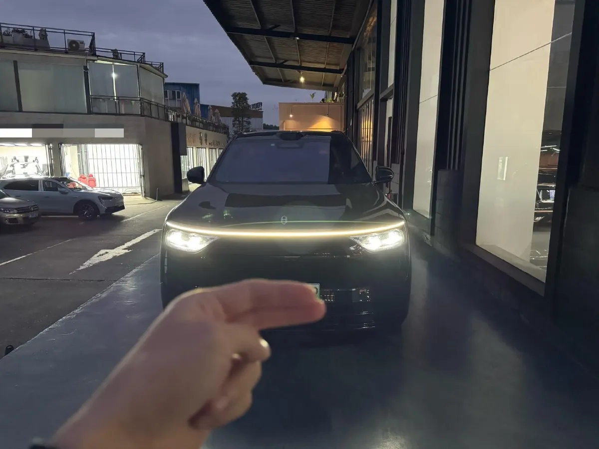 2025 AITO AITO M8 REEV 160HP REEV 53.4KWH,autocango,china used car exporter,china ev exporter,chinese used car exporter,chinese used ev exporter