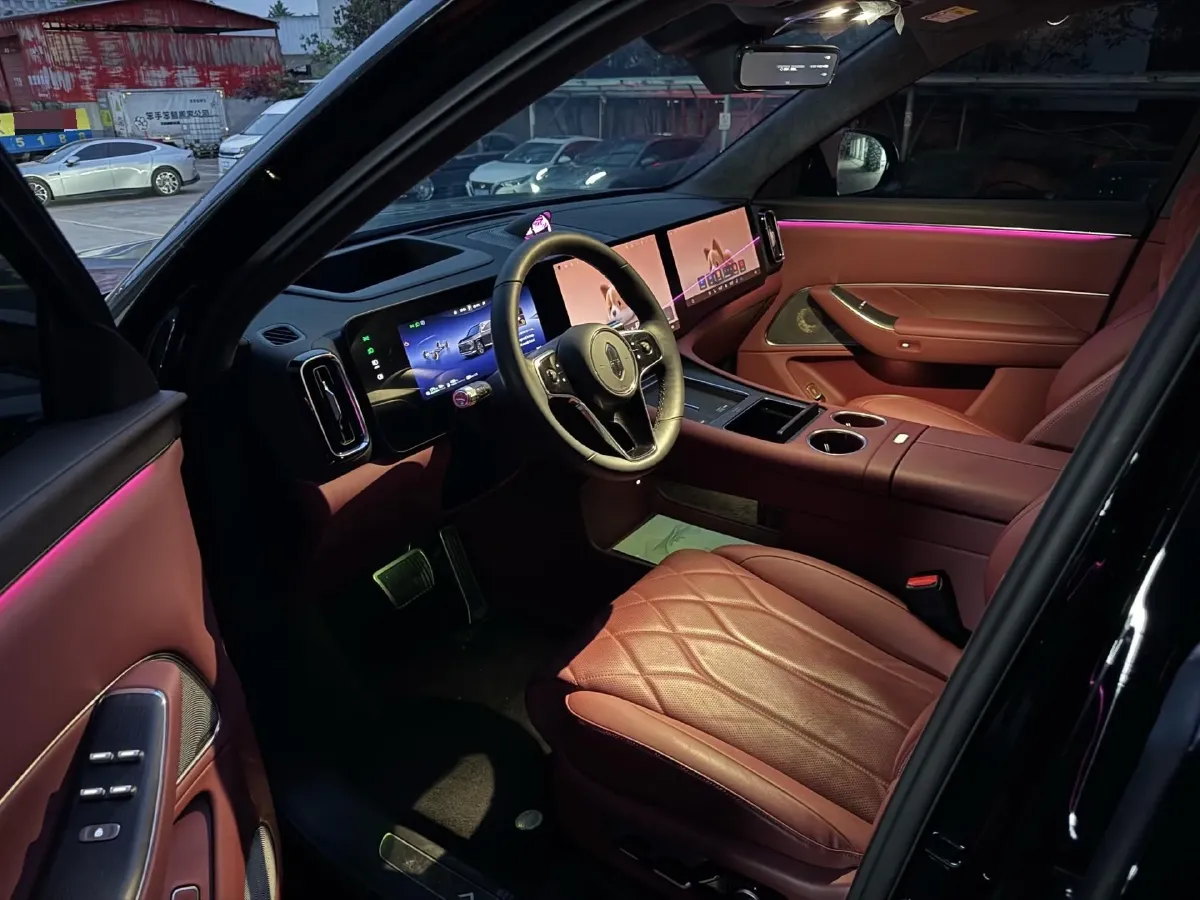 2025 AITO AITO M8 REEV 160HP REEV 53.4KWH,autocango,china used car exporter,china ev exporter,chinese used car exporter,chinese used ev exporter