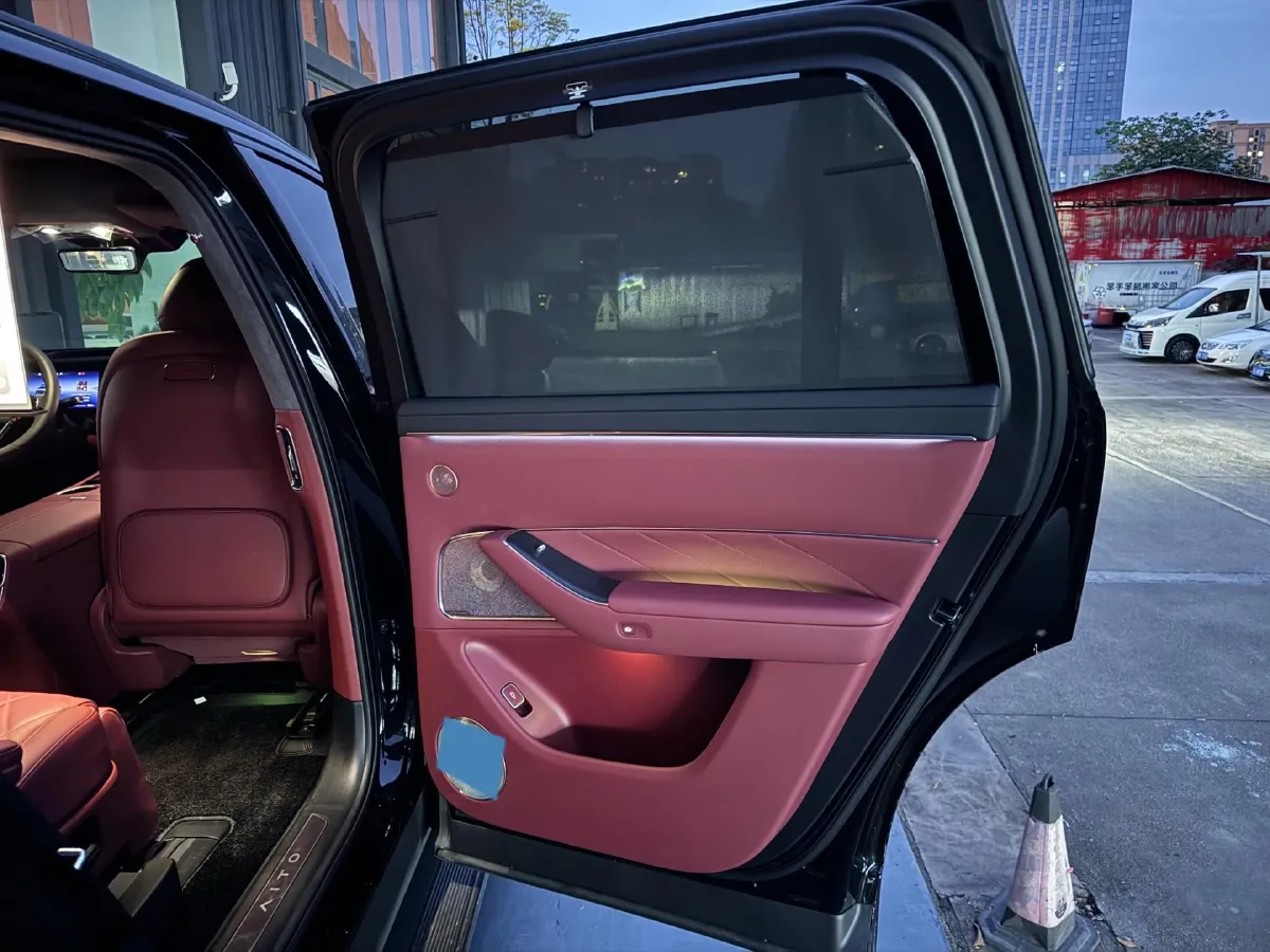 2025 AITO AITO M8 REEV 160HP REEV 53.4KWH,autocango,china used car exporter,china ev exporter,chinese used car exporter,chinese used ev exporter