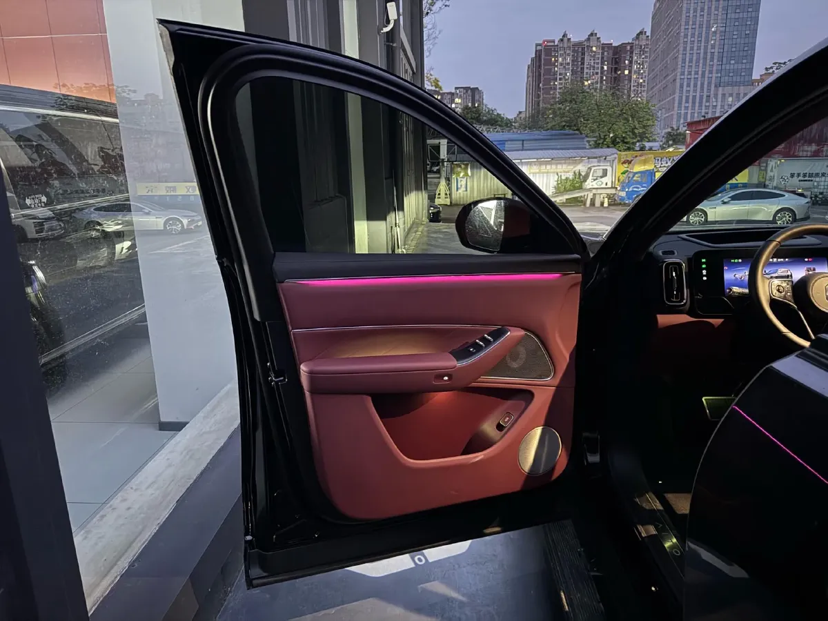 2025 AITO AITO M8 REEV 160HP REEV 53.4KWH,autocango,china used car exporter,china ev exporter,chinese used car exporter,chinese used ev exporter