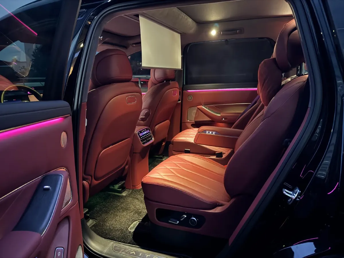 2025 AITO AITO M8 REEV 160HP REEV 53.4KWH,autocango,china used car exporter,china ev exporter,chinese used car exporter,chinese used ev exporter