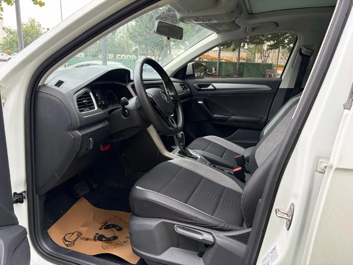 2020 Volkswagen T-Roc 1.4T 131HP L4 7DCT,autocango,china used car exporter,china ev exporter,chinese used car exporter,chinese used ev exporter