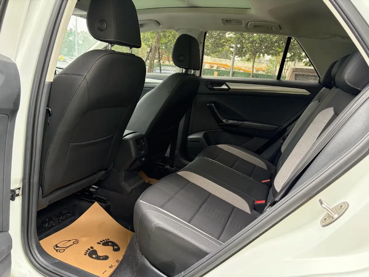 2020 Volkswagen T-Roc 1.4T 131HP L4 7DCT,autocango,china used car exporter,china ev exporter,chinese used car exporter,chinese used ev exporter