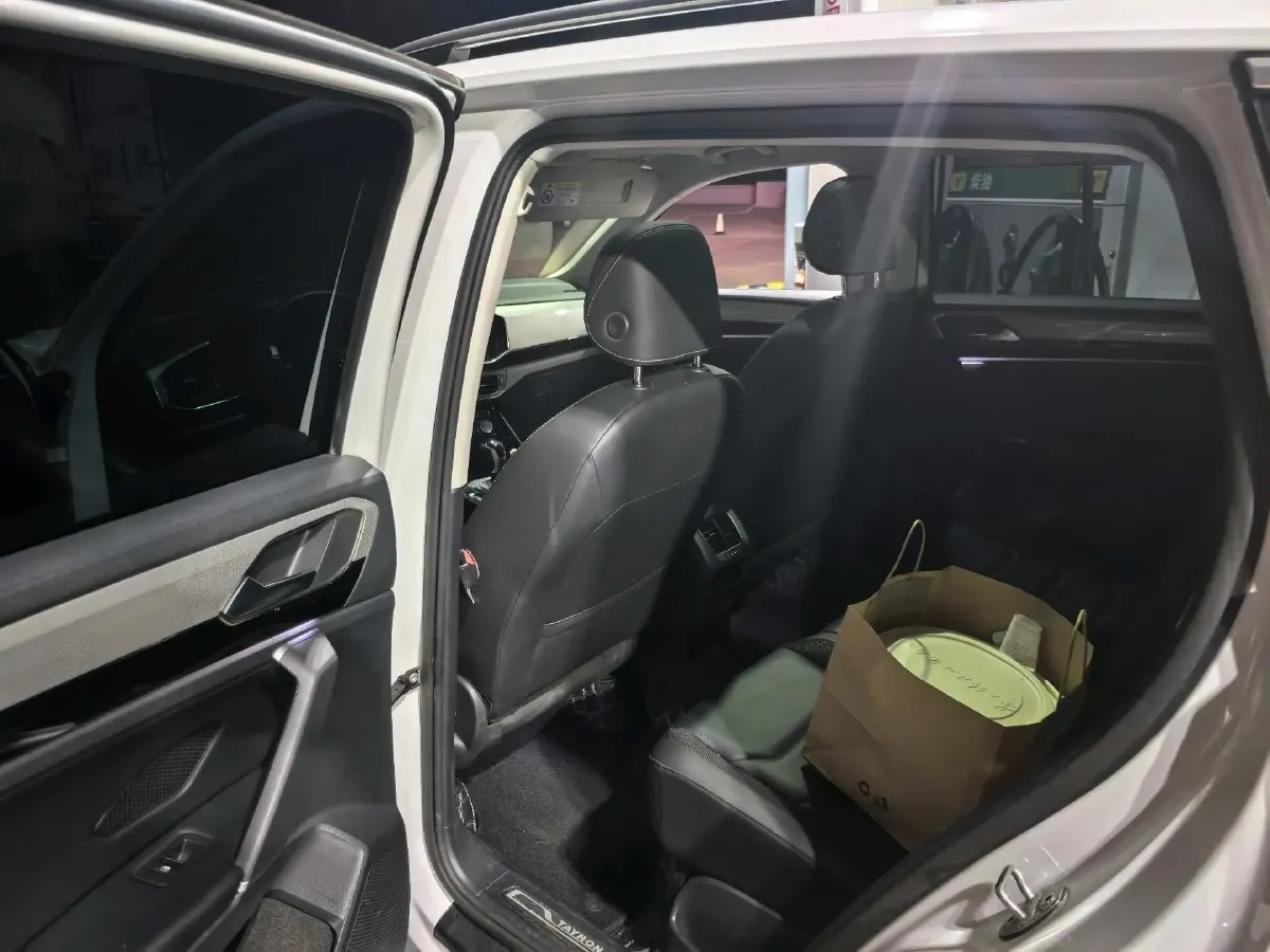 2019 Jeep Cherokee 2.0T 234HP L4 9AT,autocango,china used car exporter,china ev exporter,chinese used car exporter,chinese used ev exporter