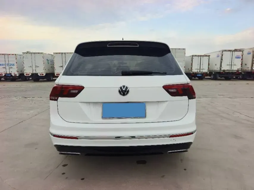 2021 Volkswagen Tiguan L 2.0T 186HP L4 7DCT,autocango,china used car exporter,china ev exporter,chinese used car exporter,chinese used ev exporter