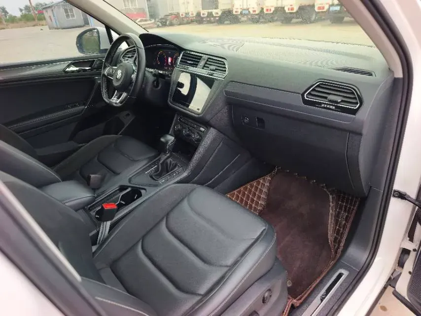 2021 Volkswagen Tiguan L 2.0T 186HP L4 7DCT,autocango,china used car exporter,china ev exporter,chinese used car exporter,chinese used ev exporter