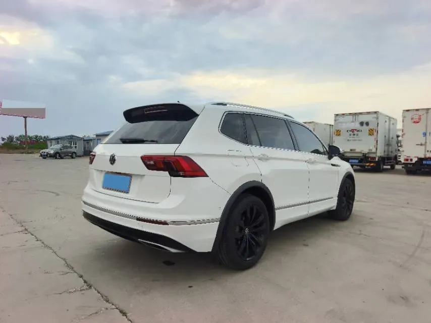 2021 Volkswagen Tiguan L 2.0T 186HP L4 7DCT,autocango,china used car exporter,china ev exporter,chinese used car exporter,chinese used ev exporter