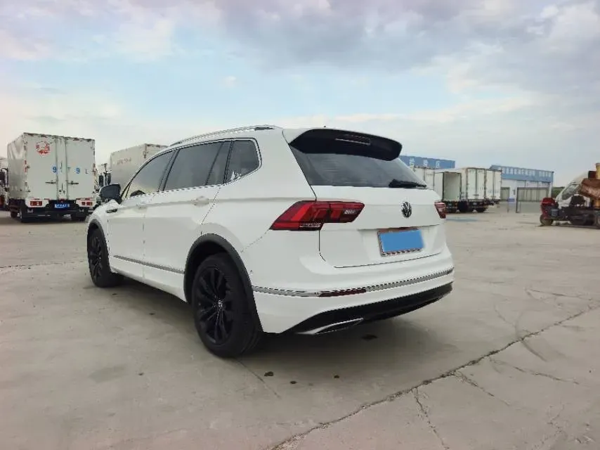 2021 Volkswagen Tiguan L 2.0T 186HP L4 7DCT,autocango,china used car exporter,china ev exporter,chinese used car exporter,chinese used ev exporter