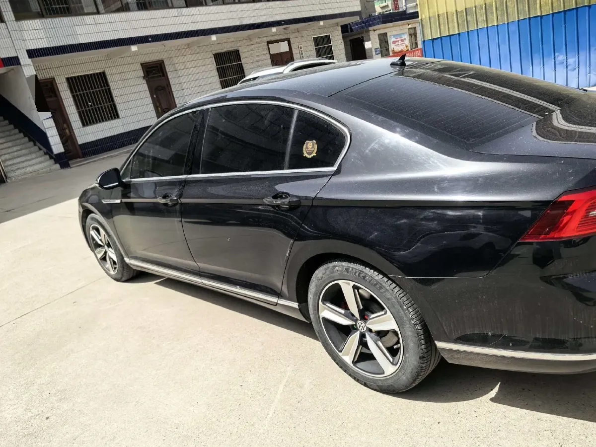 2018 Volkswagen Magotan 2.0T 220HP L4 7DCT,autocango,china used car exporter,china ev exporter,chinese used car exporter,chinese used ev exporter