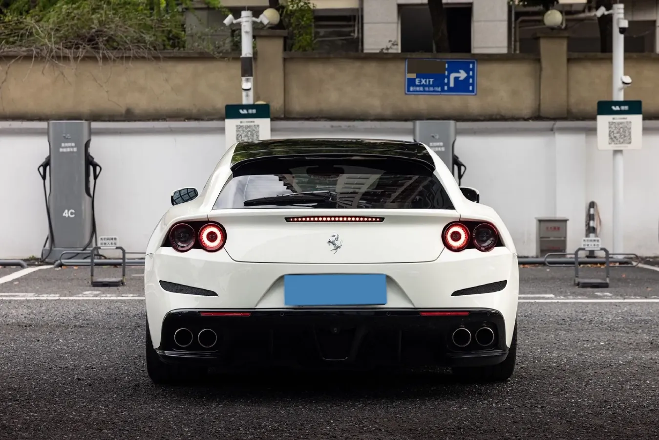 2017 Ferrari GTC4 Lusso 3.9T 609HP V8 7DCT,autocango,china used car exporter,china ev exporter,chinese used car exporter,chinese used ev exporter