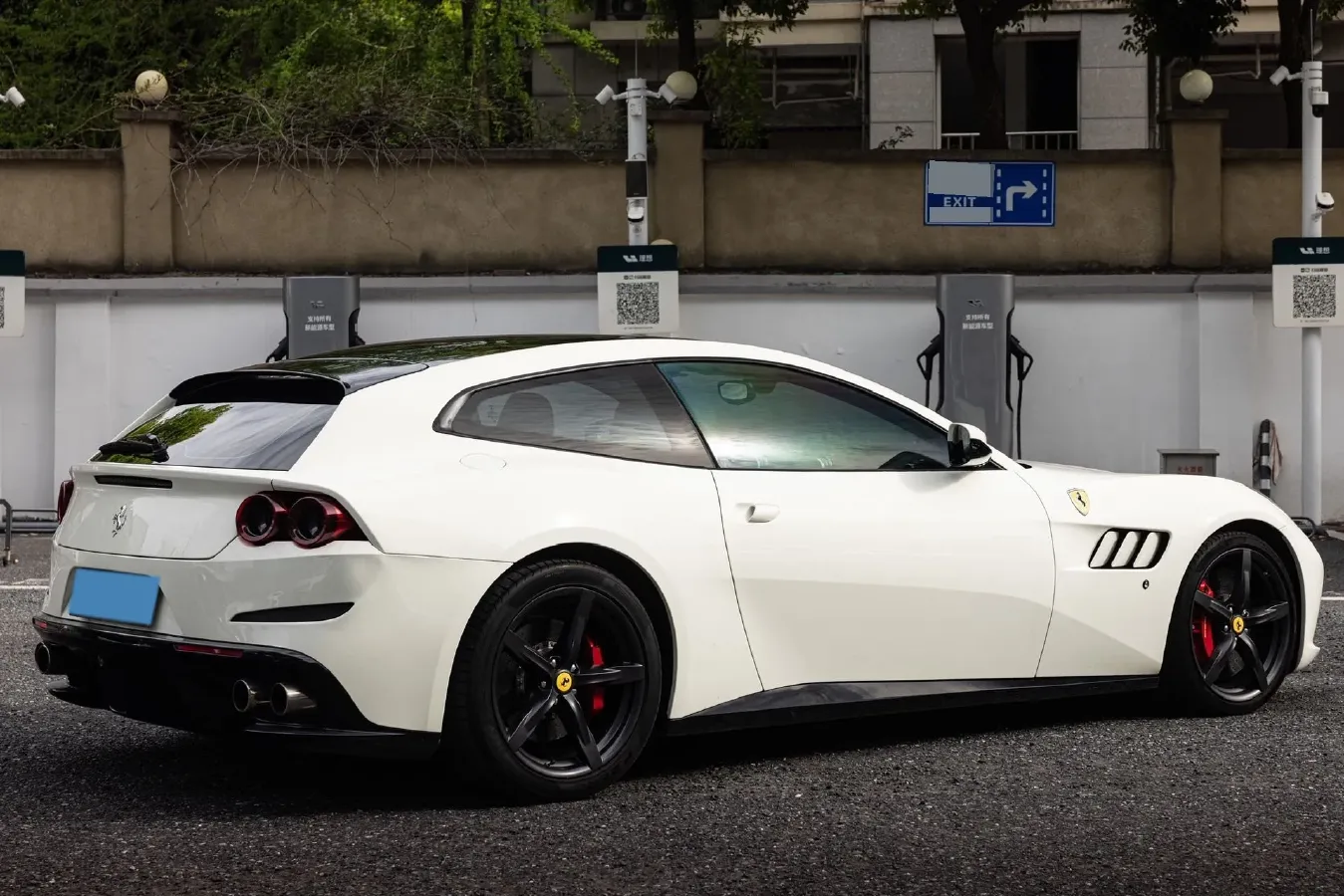 2017 Ferrari GTC4 Lusso 3.9T 609HP V8 7DCT,autocango,china used car exporter,china ev exporter,chinese used car exporter,chinese used ev exporter