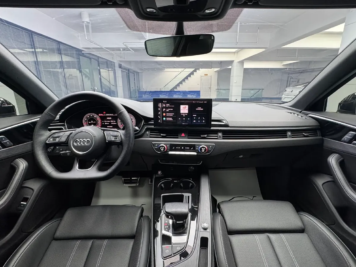 2024 Audi A4L 2.0T 190HP L4 7DCT,autocango,china used car exporter,china ev exporter,chinese used car exporter,chinese used ev exporter