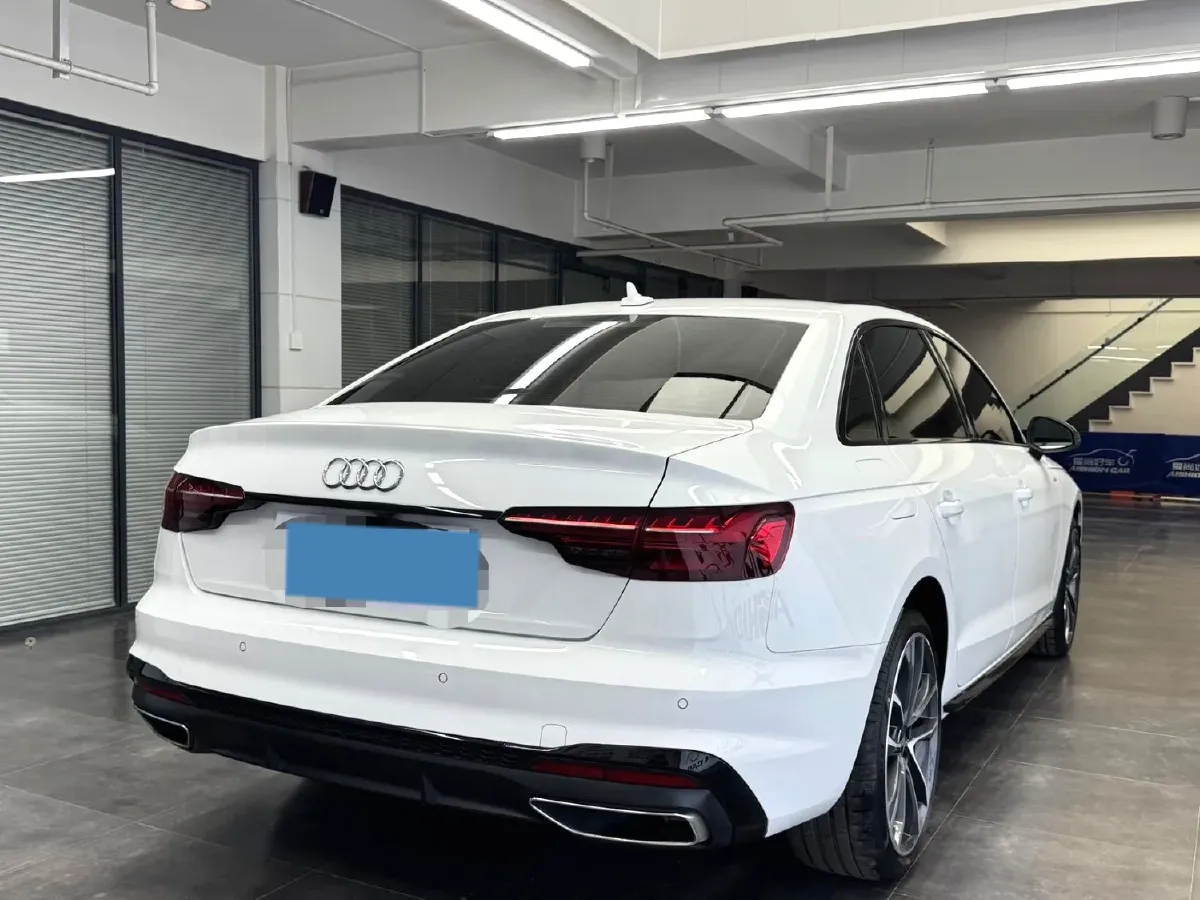 2024 Audi A4L 2.0T 190HP L4 7DCT,autocango,china used car exporter,china ev exporter,chinese used car exporter,chinese used ev exporter