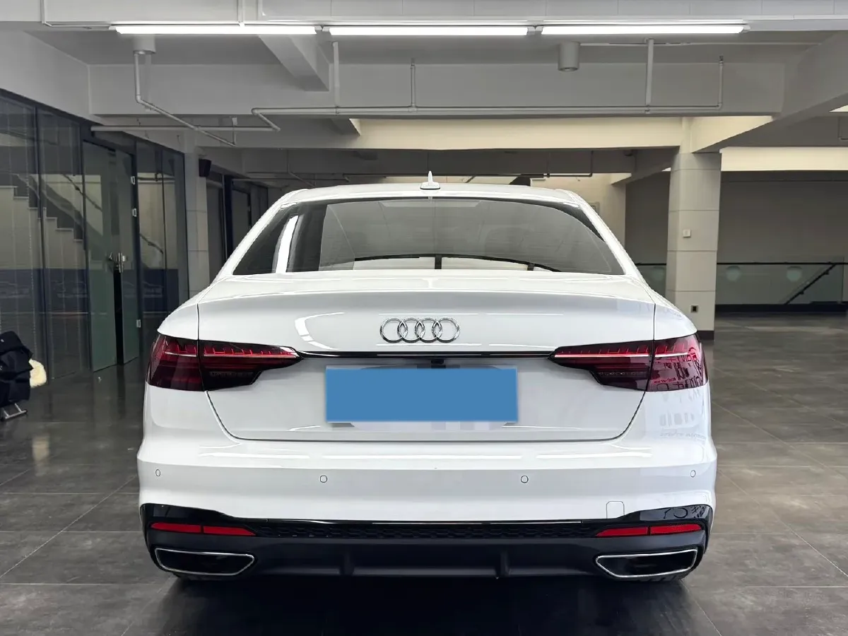 2024 Audi A4L 2.0T 190HP L4 7DCT,autocango,china used car exporter,china ev exporter,chinese used car exporter,chinese used ev exporter