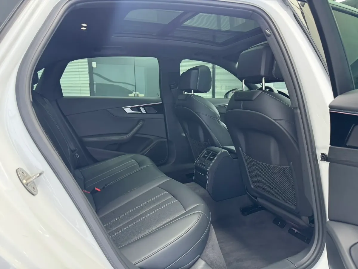 2024 Audi A4L 2.0T 190HP L4 7DCT,autocango,china used car exporter,china ev exporter,chinese used car exporter,chinese used ev exporter