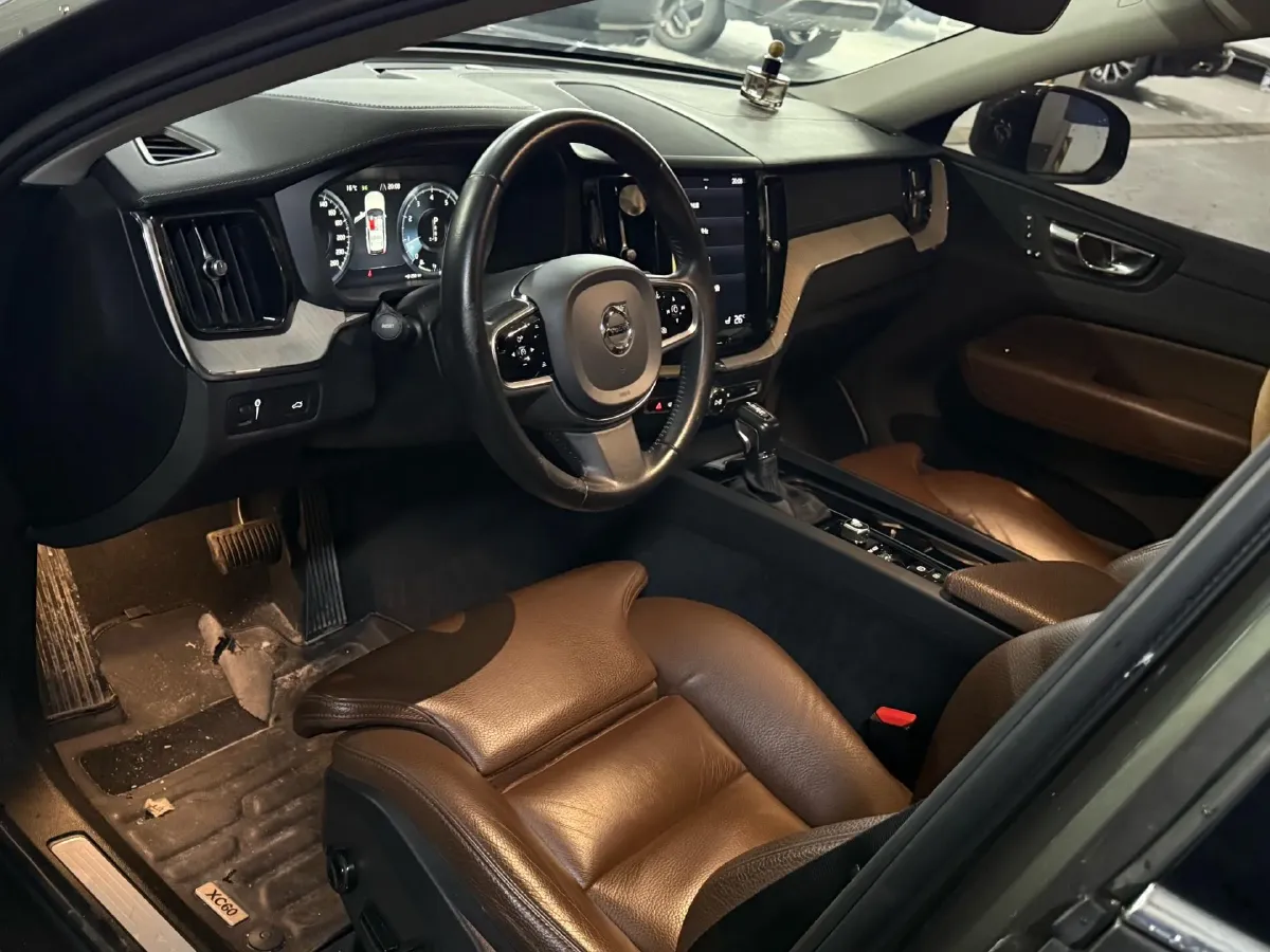 2020 Volvo XC60 2.0T 254HP L4 8AT,autocango,china used car exporter,china ev exporter,chinese used car exporter,chinese used ev exporter